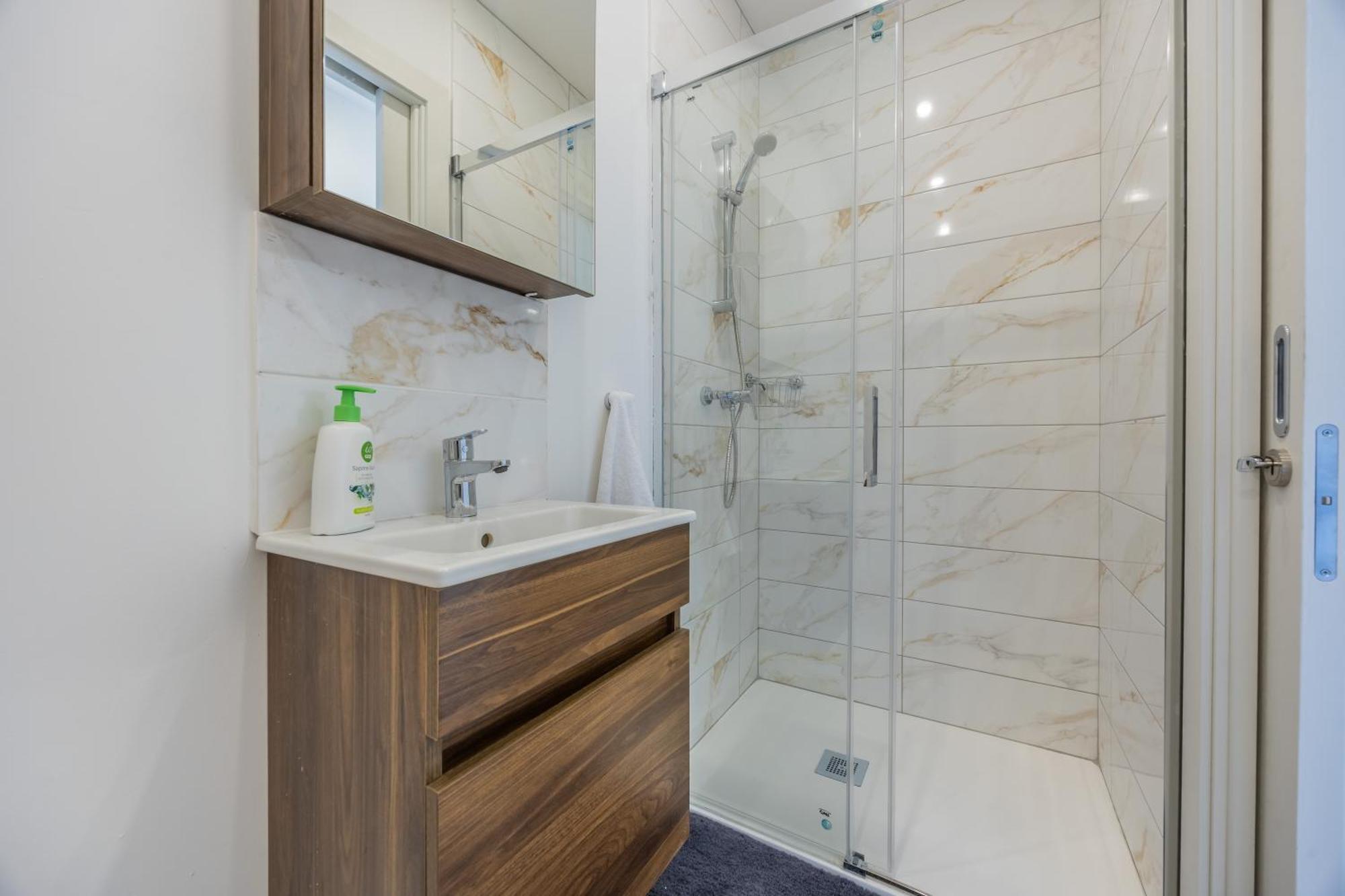 Sleek & Stylish 2Br Accommodation With Large Private Terrace - Close To Saint Julian'S & Tigne Shopping Mall Sliema Extérieur photo