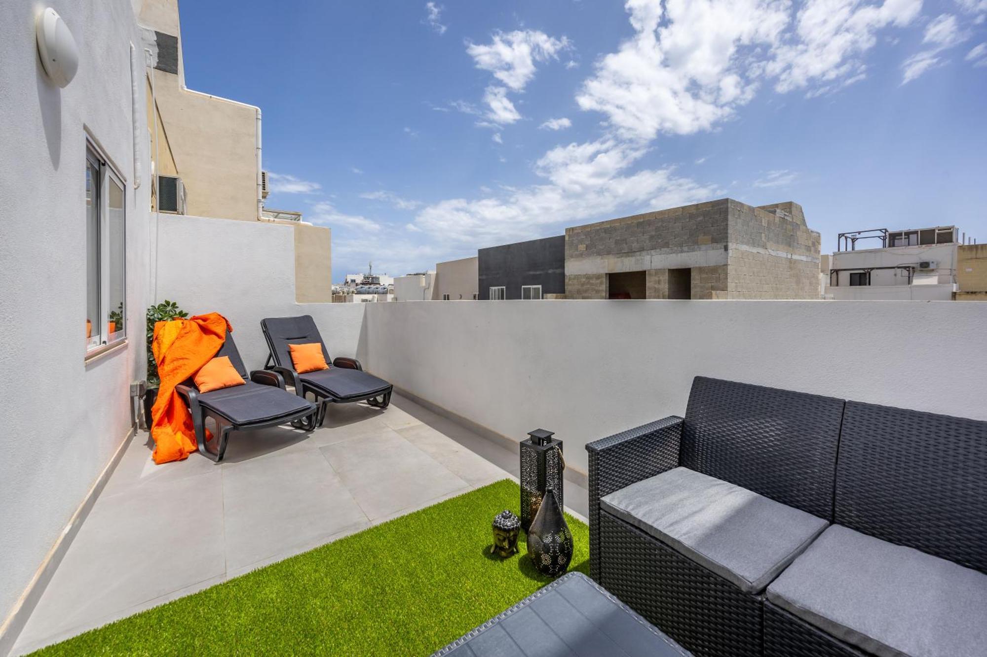 Sleek & Stylish 2Br Accommodation With Large Private Terrace - Close To Saint Julian'S & Tigne Shopping Mall Sliema Extérieur photo