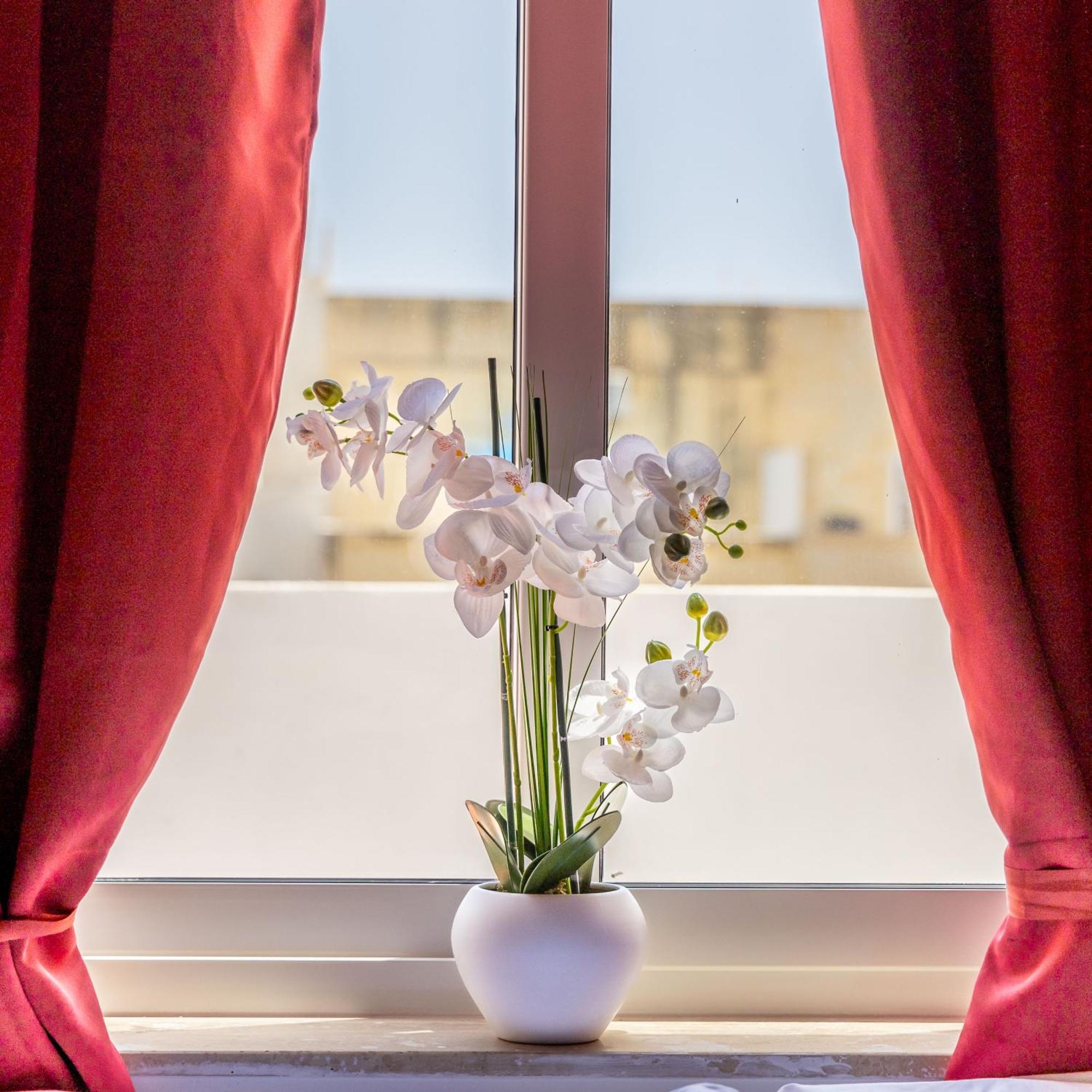 Sleek & Stylish 2Br Accommodation With Large Private Terrace - Close To Saint Julian'S & Tigne Shopping Mall Sliema Extérieur photo