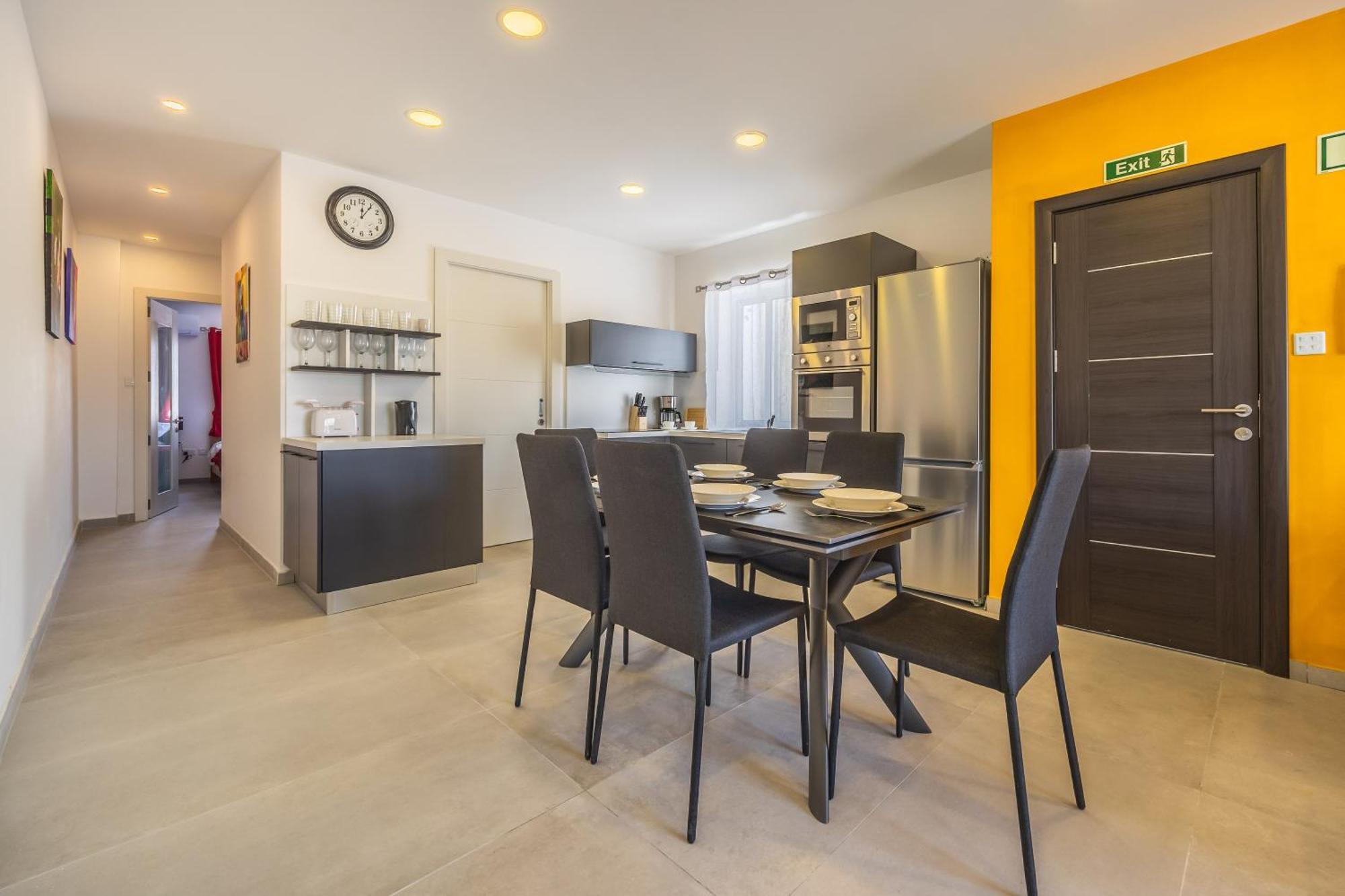 Sleek & Stylish 2Br Accommodation With Large Private Terrace - Close To Saint Julian'S & Tigne Shopping Mall Sliema Extérieur photo
